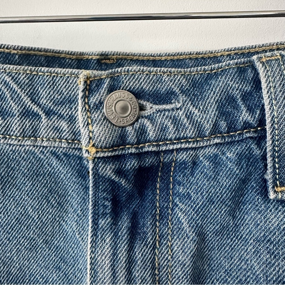 Levi’s High Rise Deconstructed Denim Skirt Size 32 - Picture 2 of 6